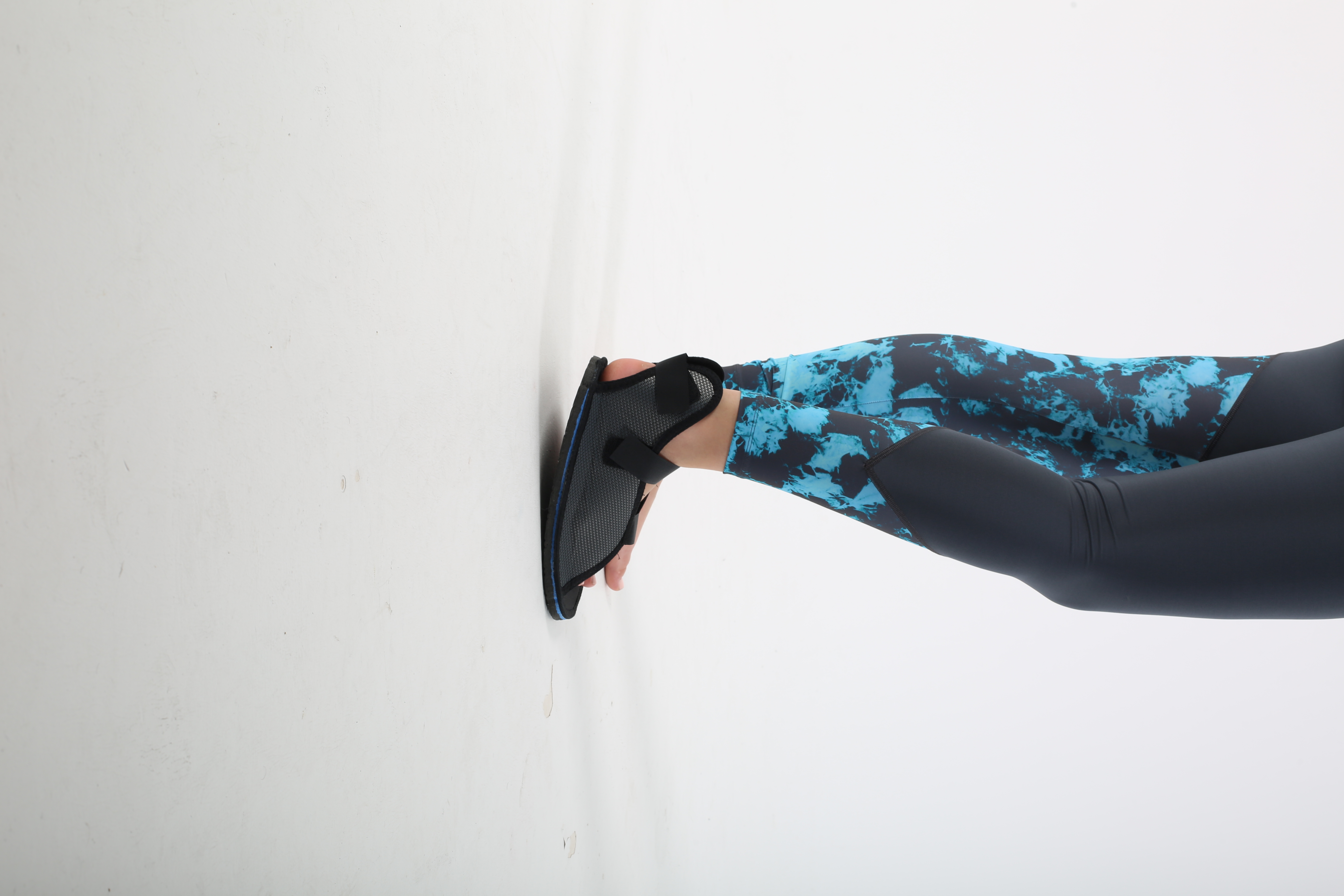 SL 508 Walking shoes in cast, postoperative